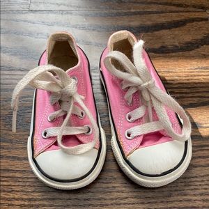 Pink Converse chuck Taylor size 4